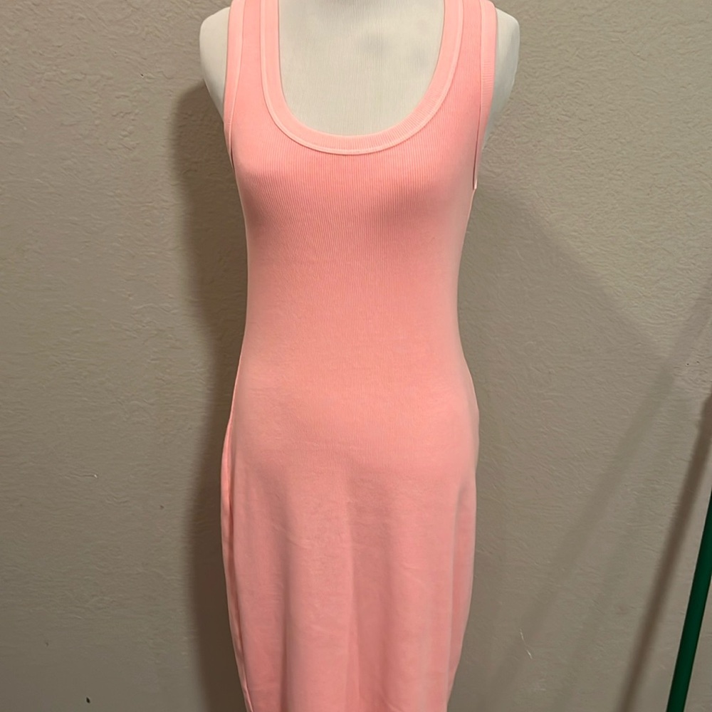 Universal Thread sz SM pink ribbed sleeveless dress. Great shape!